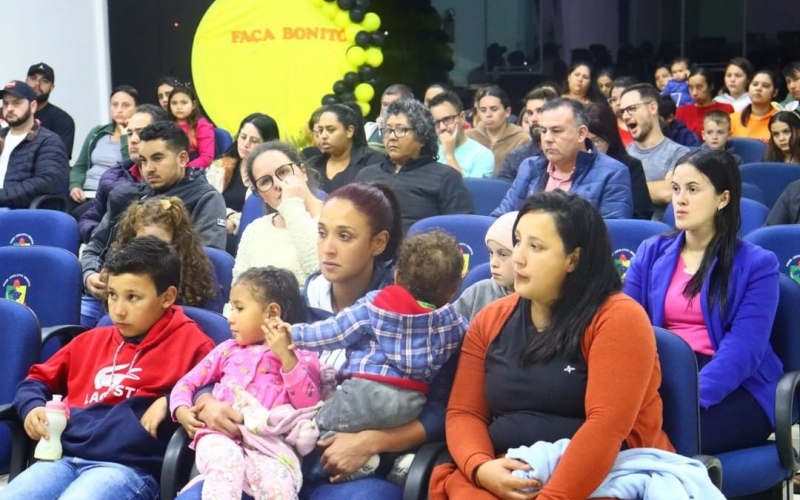 CREAS PROMOVE PALESTRA SOBRE O DIA NACIONAL DE COMBATE AO ABUSO INFANTIL