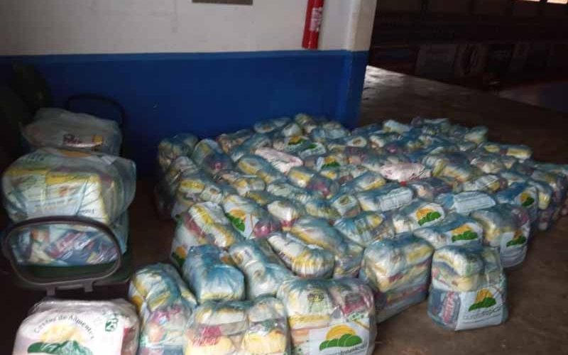 Comunidade Quilombolas Paiol de Telhas recebe 70 cestas básicas